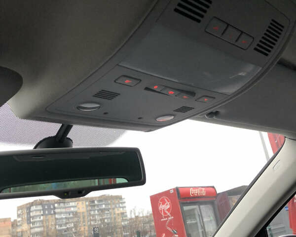 Белый Фольксваген Туарег, объемом двигателя 2.97 л и пробегом 303 тыс. км за 16700 $, фото 13 на Automoto.ua