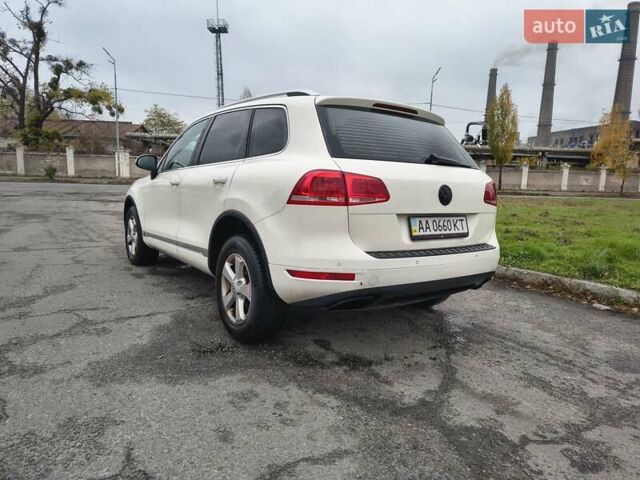 Белый Фольксваген Туарег, объемом двигателя 3 л и пробегом 346 тыс. км за 13500 $, фото 7 на Automoto.ua