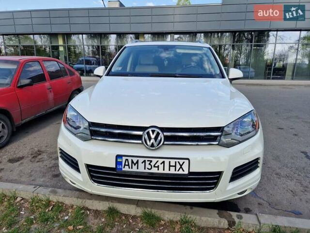 Белый Фольксваген Туарег, объемом двигателя 2.97 л и пробегом 240 тыс. км за 17900 $, фото 7 на Automoto.ua