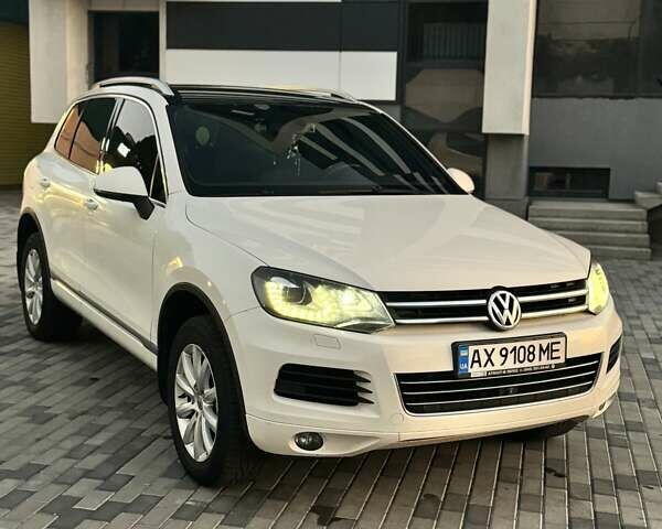 Білий Фольксваген Туарег, об'ємом двигуна 4.13 л та пробігом 195 тис. км за 26500 $, фото 6 на Automoto.ua