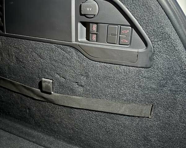 Білий Фольксваген Туарег, об'ємом двигуна 4.13 л та пробігом 195 тис. км за 26500 $, фото 23 на Automoto.ua