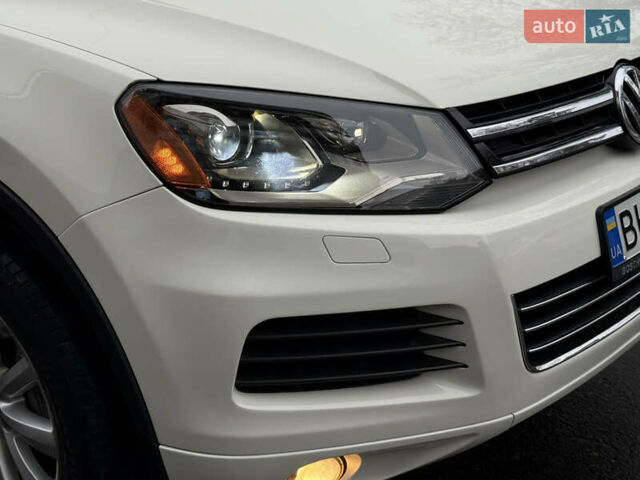 Білий Фольксваген Туарег, об'ємом двигуна 3.6 л та пробігом 250 тис. км за 14800 $, фото 16 на Automoto.ua