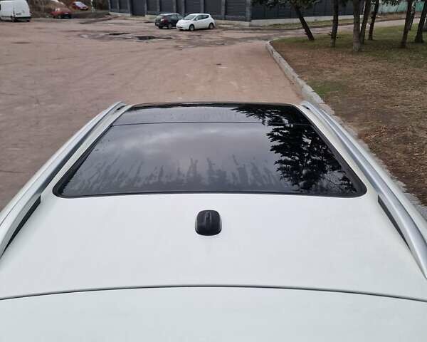 Белый Фольксваген Туарег, объемом двигателя 2.97 л и пробегом 240 тыс. км за 17900 $, фото 9 на Automoto.ua