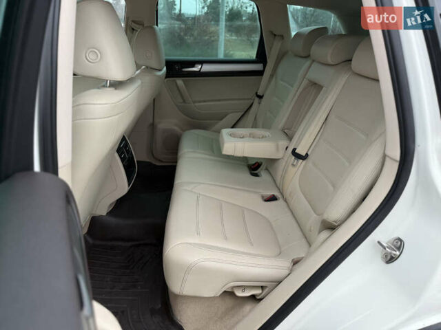 Белый Фольксваген Туарег, объемом двигателя 2.97 л и пробегом 189 тыс. км за 17450 $, фото 36 на Automoto.ua