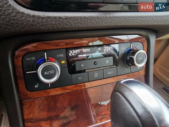 Белый Фольксваген Туарег, объемом двигателя 2.97 л и пробегом 240 тыс. км за 17900 $, фото 32 на Automoto.ua