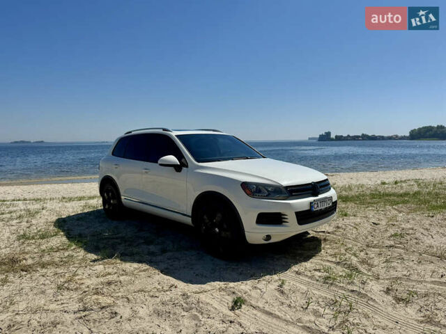 Білий Фольксваген Туарег, об'ємом двигуна 2.97 л та пробігом 298 тис. км за 19000 $, фото 12 на Automoto.ua