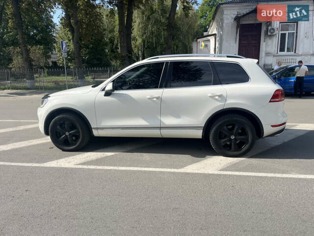 Белый Фольксваген Туарег, объемом двигателя 2.97 л и пробегом 278 тыс. км за 17000 $, фото 15 на Automoto.ua