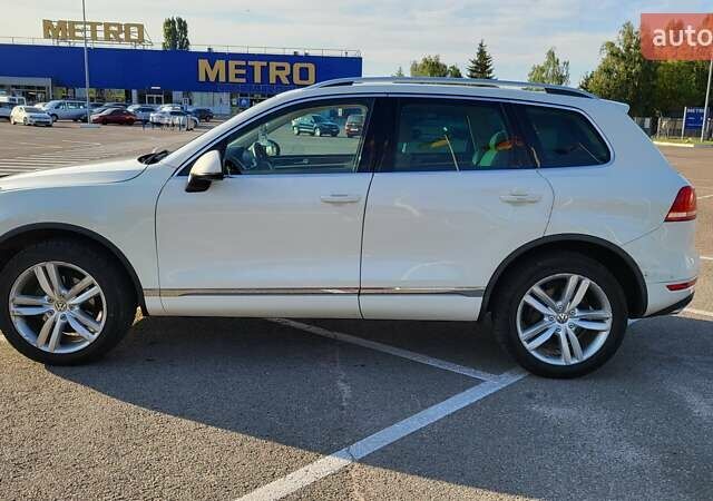 Белый Фольксваген Туарег, объемом двигателя 2.97 л и пробегом 320 тыс. км за 15400 $, фото 13 на Automoto.ua