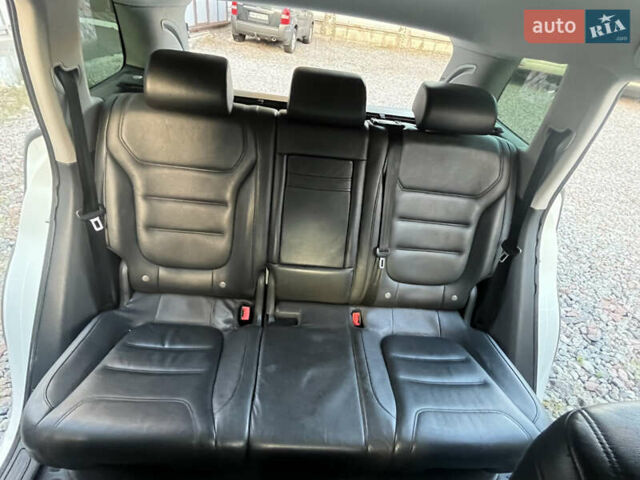 Белый Фольксваген Туарег, объемом двигателя 2.97 л и пробегом 262 тыс. км за 18500 $, фото 18 на Automoto.ua