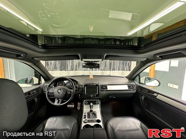 Білий Фольксваген Туарег, об'ємом двигуна 3 л та пробігом 223 тис. км за 19500 $, фото 6 на Automoto.ua