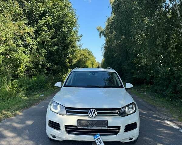 Білий Фольксваген Туарег, об'ємом двигуна 2.97 л та пробігом 365 тис. км за 15999 $, фото 19 на Automoto.ua