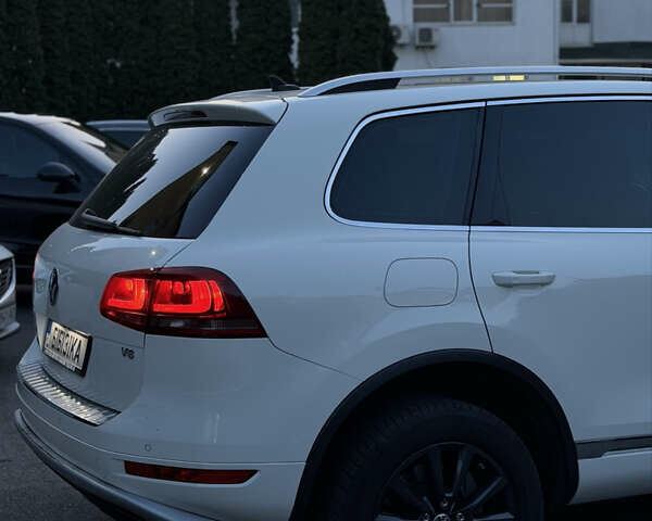 Белый Фольксваген Туарег, объемом двигателя 3.6 л и пробегом 296 тыс. км за 12900 $, фото 13 на Automoto.ua