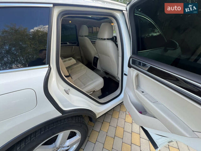 Белый Фольксваген Туарег, объемом двигателя 3.6 л и пробегом 181 тыс. км за 17770 $, фото 30 на Automoto.ua