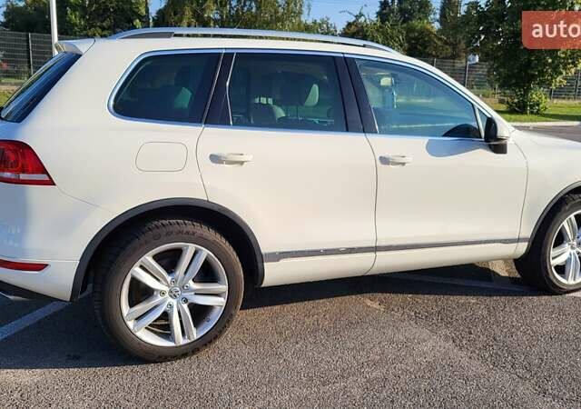 Белый Фольксваген Туарег, объемом двигателя 2.97 л и пробегом 320 тыс. км за 15400 $, фото 5 на Automoto.ua