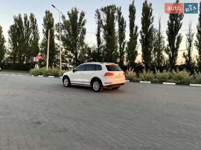 Белый Фольксваген Туарег, объемом двигателя 2.97 л и пробегом 136 тыс. км за 15555 $, фото 50 на Automoto.ua