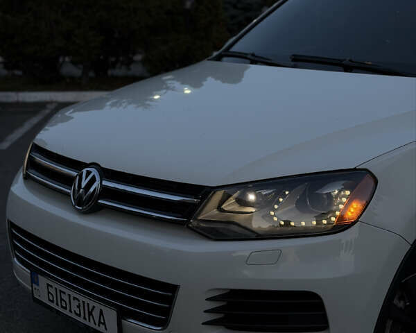 Белый Фольксваген Туарег, объемом двигателя 3.6 л и пробегом 296 тыс. км за 12900 $, фото 4 на Automoto.ua