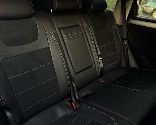 Білий Фольксваген Туарег, об'ємом двигуна 3 л та пробігом 200 тис. км за 18000 $, фото 18 на Automoto.ua