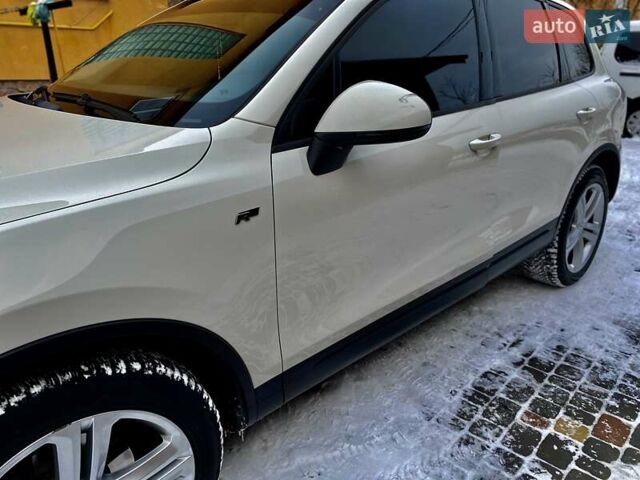 Белый Фольксваген Туарег, объемом двигателя 3 л и пробегом 290 тыс. км за 17999 $, фото 22 на Automoto.ua