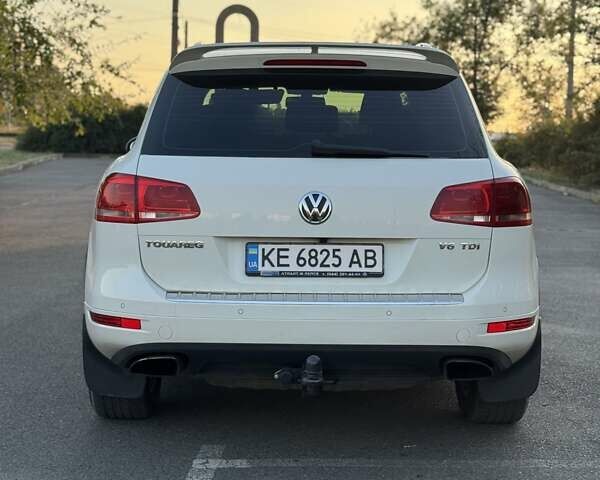 Білий Фольксваген Туарег, об'ємом двигуна 3 л та пробігом 200 тис. км за 18000 $, фото 2 на Automoto.ua