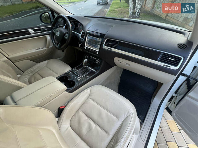 Белый Фольксваген Туарег, объемом двигателя 3.6 л и пробегом 181 тыс. км за 17770 $, фото 19 на Automoto.ua