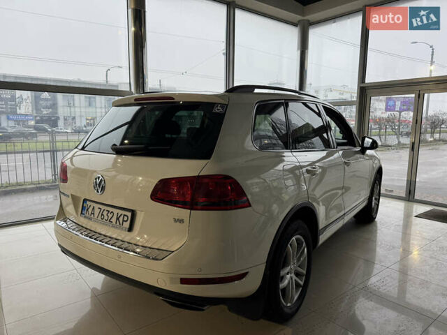 Белый Фольксваген Туарег, объемом двигателя 3.6 л и пробегом 280 тыс. км за 14500 $, фото 5 на Automoto.ua