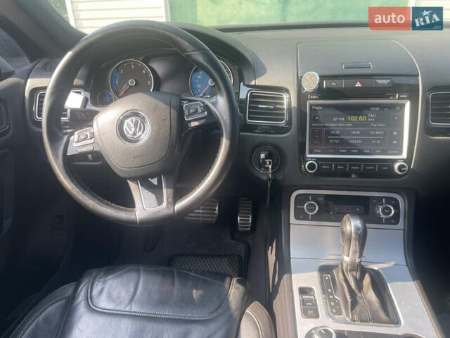 Белый Фольксваген Туарег, объемом двигателя 3 л и пробегом 220 тыс. км за 17000 $, фото 3 на Automoto.ua