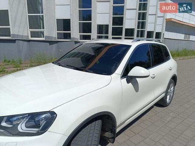 Белый Фольксваген Туарег, объемом двигателя 2.97 л и пробегом 250 тыс. км за 19000 $, фото 11 на Automoto.ua