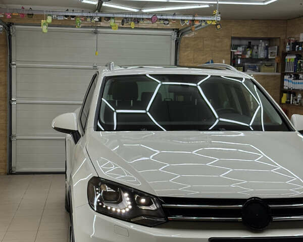 Белый Фольксваген Туарег, объемом двигателя 2.97 л и пробегом 3 тыс. км за 19000 $, фото 2 на Automoto.ua