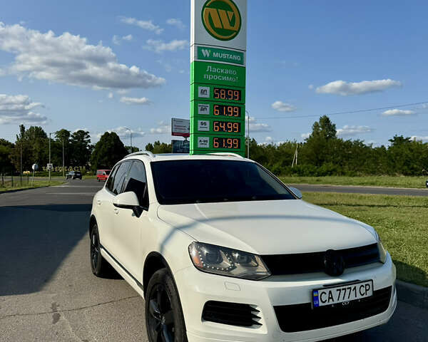 Білий Фольксваген Туарег, об'ємом двигуна 2.97 л та пробігом 298 тис. км за 19000 $, фото 10 на Automoto.ua