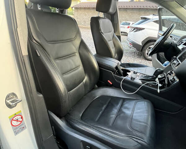 Белый Фольксваген Туарег, объемом двигателя 2.97 л и пробегом 262 тыс. км за 18500 $, фото 16 на Automoto.ua