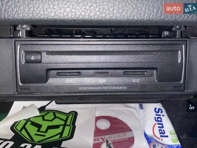 Білий Фольксваген Туарег, об'ємом двигуна 4.13 л та пробігом 195 тис. км за 26500 $, фото 31 на Automoto.ua