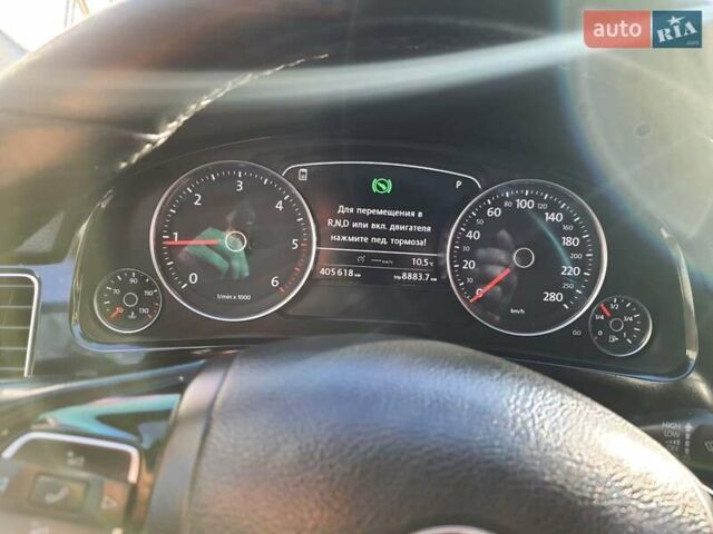 Белый Фольксваген Туарег, объемом двигателя 2.97 л и пробегом 411 тыс. км за 16000 $, фото 2 на Automoto.ua