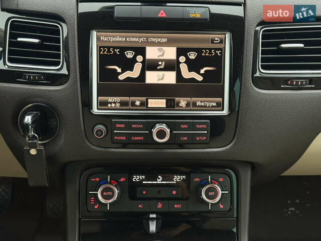 Белый Фольксваген Туарег, объемом двигателя 2.97 л и пробегом 189 тыс. км за 17450 $, фото 26 на Automoto.ua