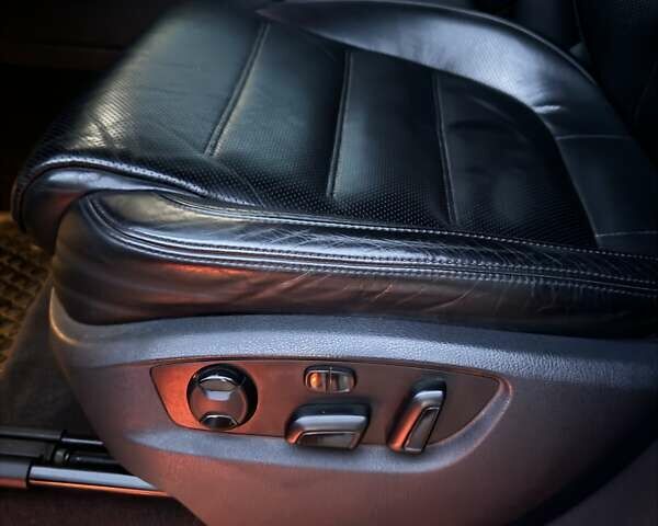 Білий Фольксваген Туарег, об'ємом двигуна 4.13 л та пробігом 195 тис. км за 26500 $, фото 14 на Automoto.ua