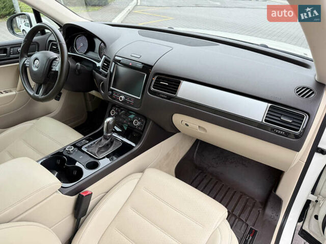 Белый Фольксваген Туарег, объемом двигателя 2.97 л и пробегом 189 тыс. км за 17450 $, фото 38 на Automoto.ua