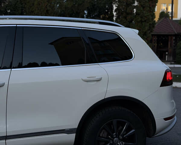 Белый Фольксваген Туарег, объемом двигателя 3.6 л и пробегом 296 тыс. км за 12900 $, фото 8 на Automoto.ua