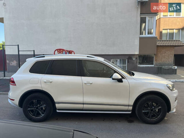 Белый Фольксваген Туарег, объемом двигателя 2.97 л и пробегом 262 тыс. км за 18500 $, фото 3 на Automoto.ua