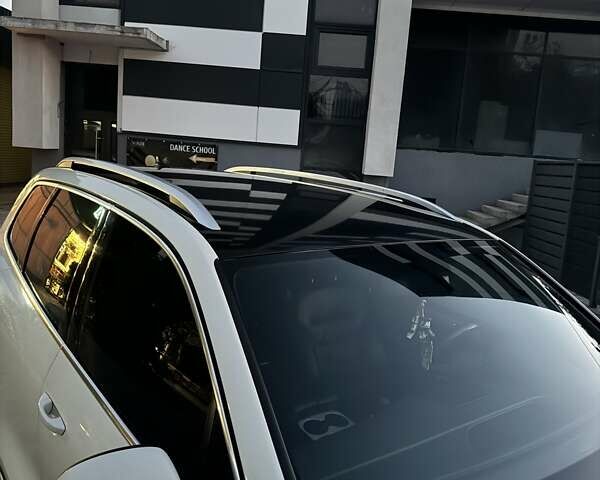 Білий Фольксваген Туарег, об'ємом двигуна 4.13 л та пробігом 195 тис. км за 26500 $, фото 8 на Automoto.ua