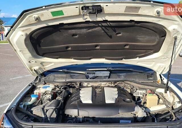 Белый Фольксваген Туарег, объемом двигателя 2.97 л и пробегом 320 тыс. км за 15400 $, фото 29 на Automoto.ua