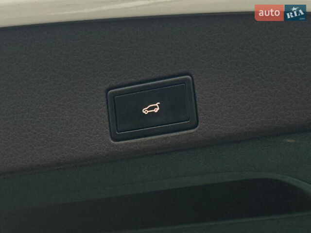 Белый Фольксваген Туарег, объемом двигателя 2.97 л и пробегом 189 тыс. км за 17450 $, фото 45 на Automoto.ua