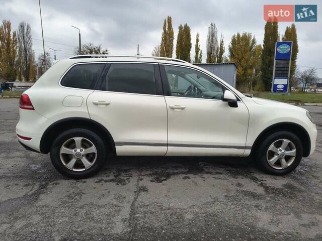 Белый Фольксваген Туарег, объемом двигателя 3 л и пробегом 346 тыс. км за 13500 $, фото 5 на Automoto.ua