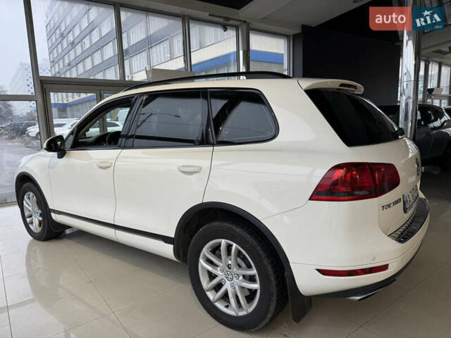 Белый Фольксваген Туарег, объемом двигателя 3.6 л и пробегом 280 тыс. км за 14500 $, фото 2 на Automoto.ua