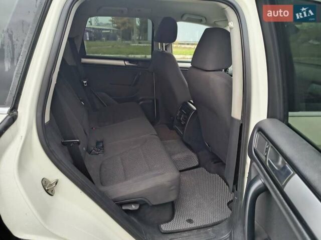 Белый Фольксваген Туарег, объемом двигателя 3 л и пробегом 346 тыс. км за 13500 $, фото 9 на Automoto.ua