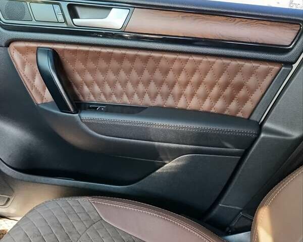 Белый Фольксваген Туарег, объемом двигателя 2.97 л и пробегом 250 тыс. км за 19000 $, фото 4 на Automoto.ua