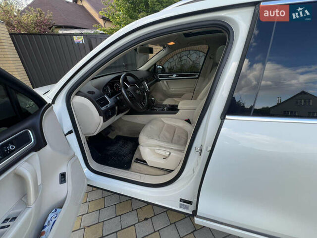 Белый Фольксваген Туарег, объемом двигателя 3.6 л и пробегом 181 тыс. км за 17770 $, фото 26 на Automoto.ua