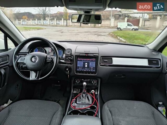 Белый Фольксваген Туарег, объемом двигателя 3 л и пробегом 346 тыс. км за 13500 $, фото 19 на Automoto.ua