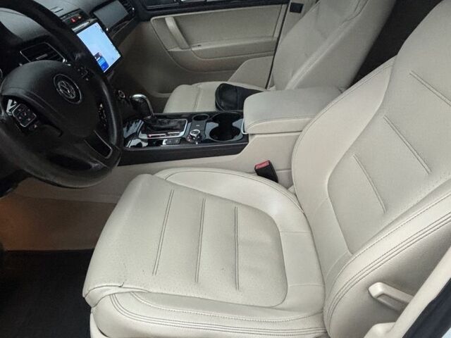 Белый Фольксваген Туарег, объемом двигателя 2.97 л и пробегом 237 тыс. км за 16300 $, фото 10 на Automoto.ua