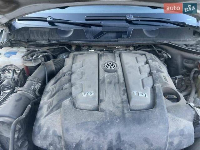 Белый Фольксваген Туарег, объемом двигателя 2.97 л и пробегом 195 тыс. км за 20500 $, фото 8 на Automoto.ua