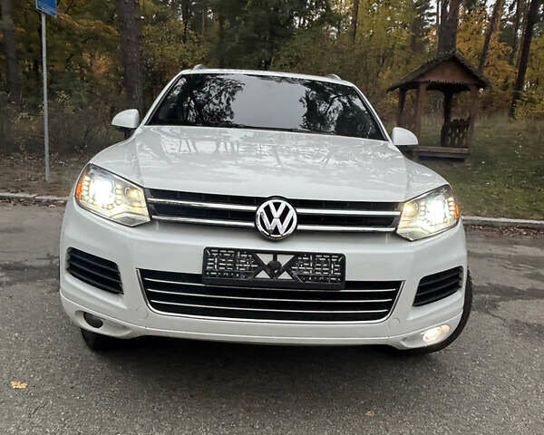 Белый Фольксваген Туарег, объемом двигателя 2.97 л и пробегом 237 тыс. км за 16900 $, фото 4 на Automoto.ua