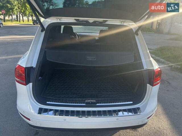 Белый Фольксваген Туарег, объемом двигателя 2.97 л и пробегом 245 тыс. км за 20000 $, фото 8 на Automoto.ua